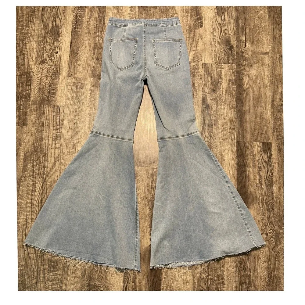 We The Free Just Float On Flare Jeans Size 26 Light Wash Bell Bottom Boho
